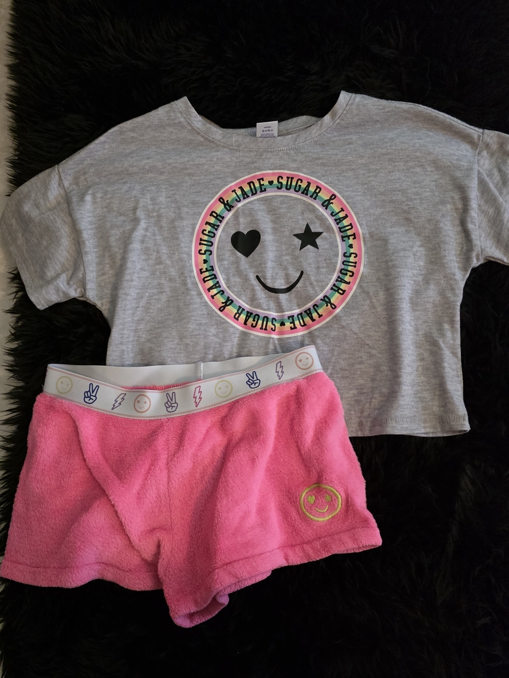 Girls' Gray Smile Graphic Crop Top & Pink Plush Shorts Pajama Set